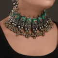 The Timeless Appeal of Vintage Jewelry: Exploring the Popular Trends Today