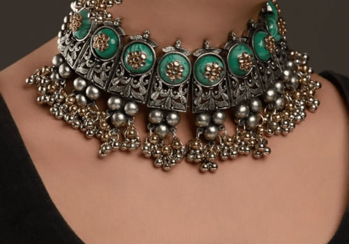 The Timeless Appeal of Vintage Jewelry: Exploring the Popular Trends Today
