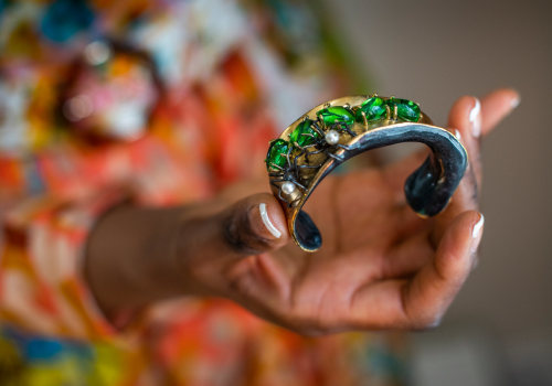 Incorporating Vintage Jewelry into Modern Fashion: Expert Tips
